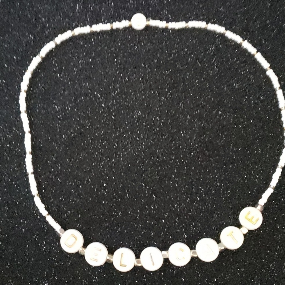 Taylor Swift Delicate Elastic Beaded Necklace Handmade - Picture 4 of 5